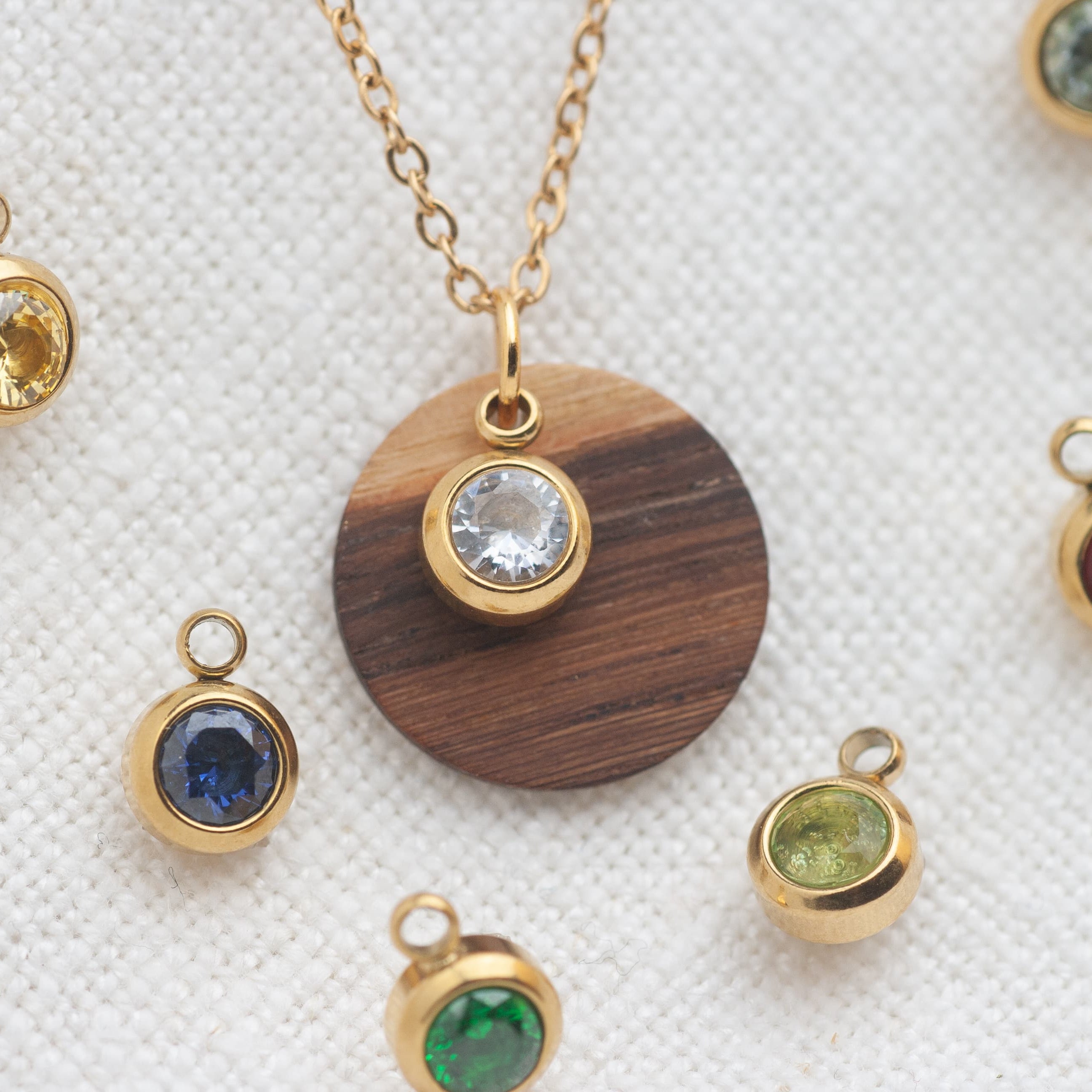 Holzschmuck_Astwerk_Geburtsstein_Zirkonia_Kette-479 - Holzschmuck Astwerk