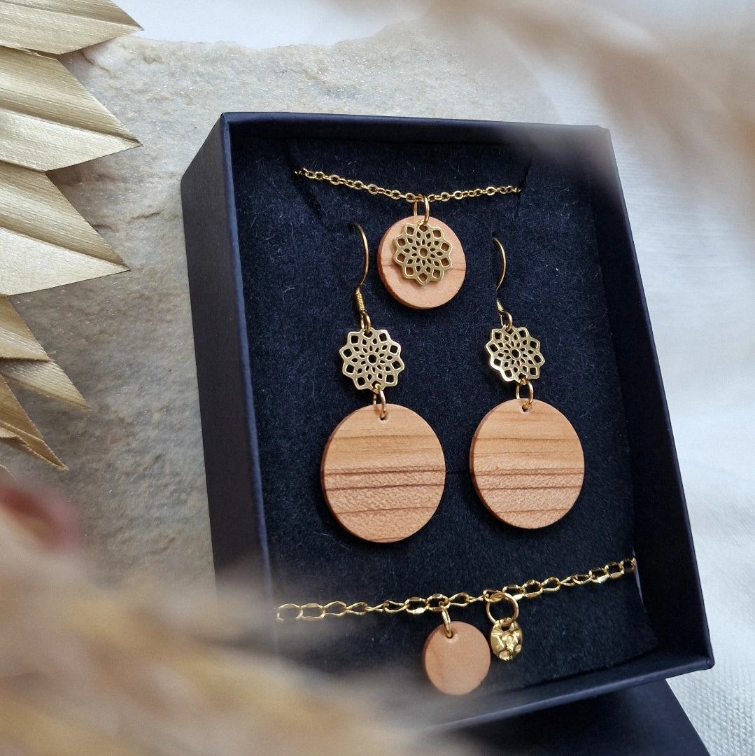 Tree of life ornament cedar