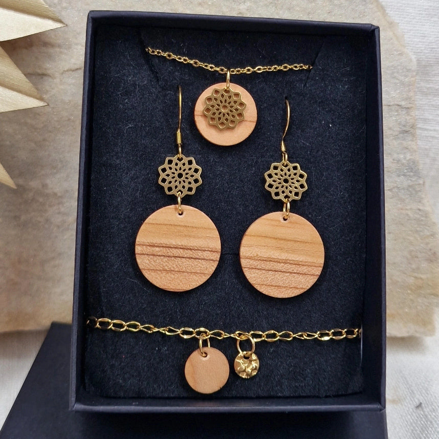 Tree of life ornament cedar