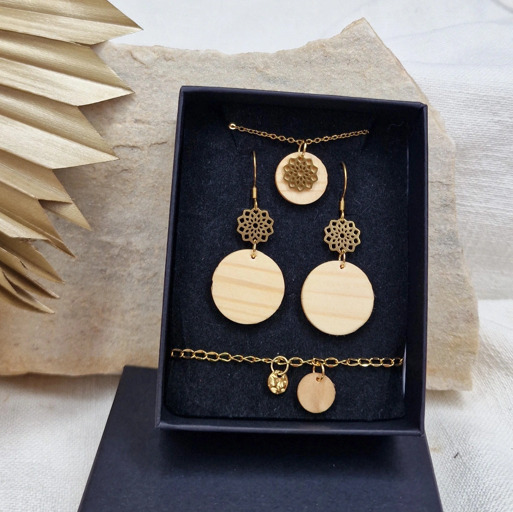 Tree of life ornament pine