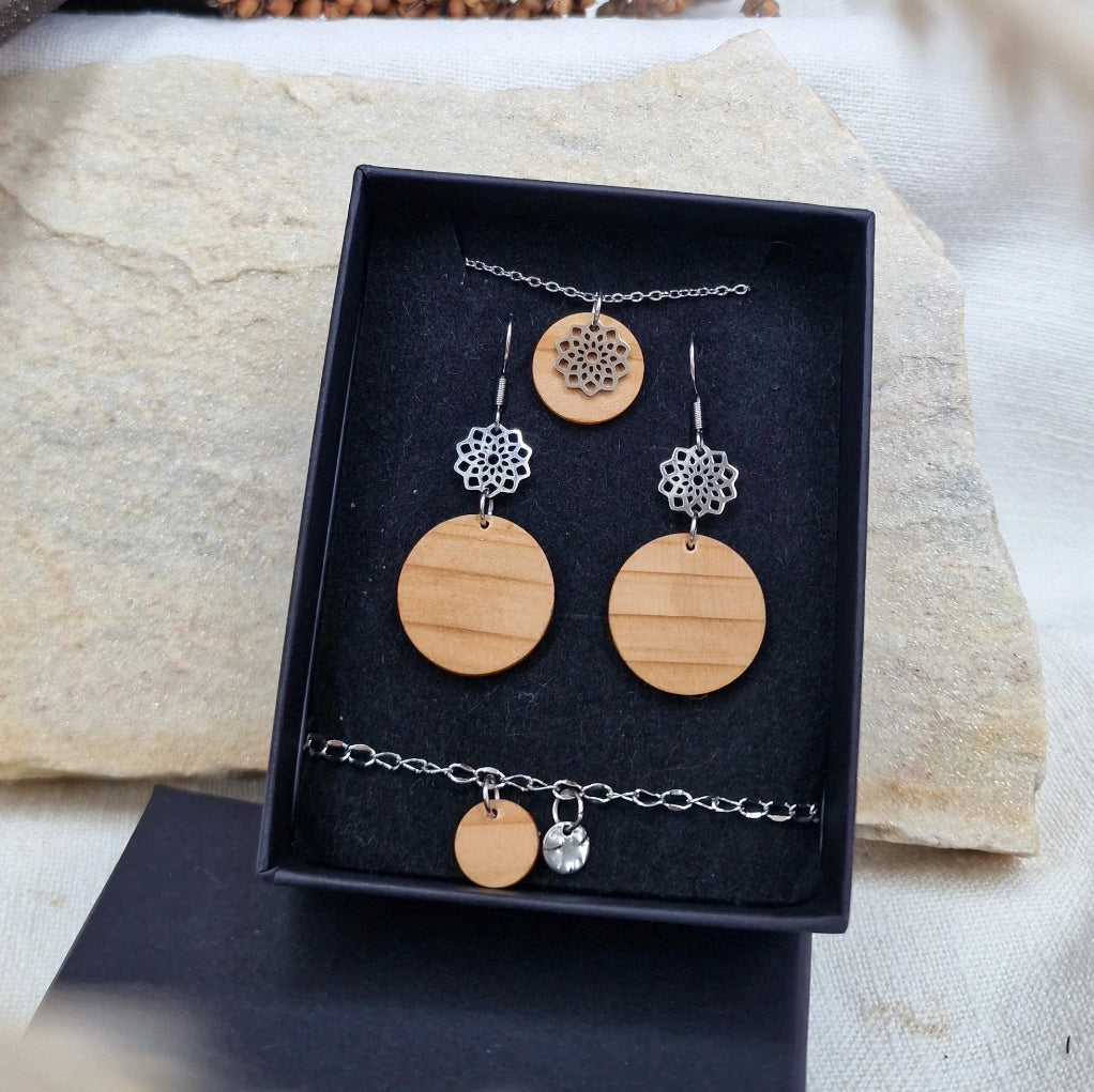 Tree of life ornament cedar