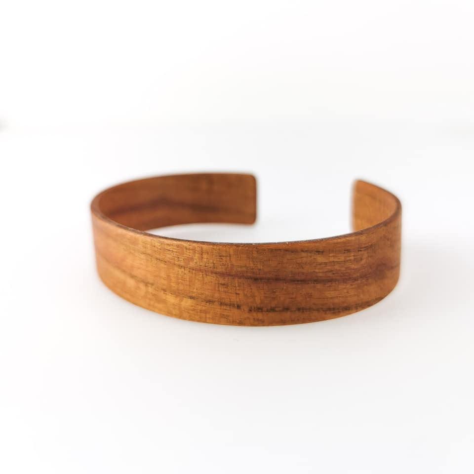 Holzschmuck_Astwerk_Armreifen_schmal_Zwetschke.jpg