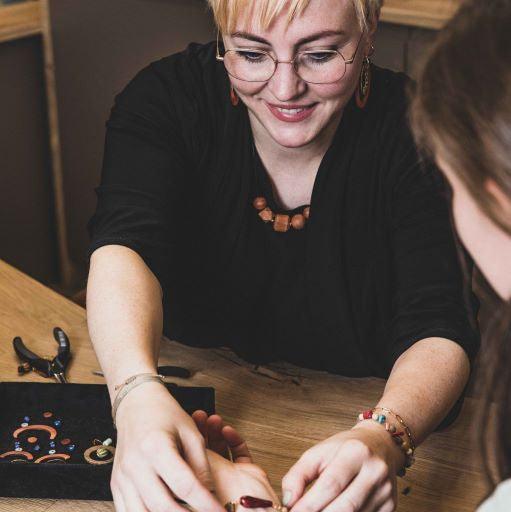 "Meet and create with Sophie" - Holzschmuck Astwerk