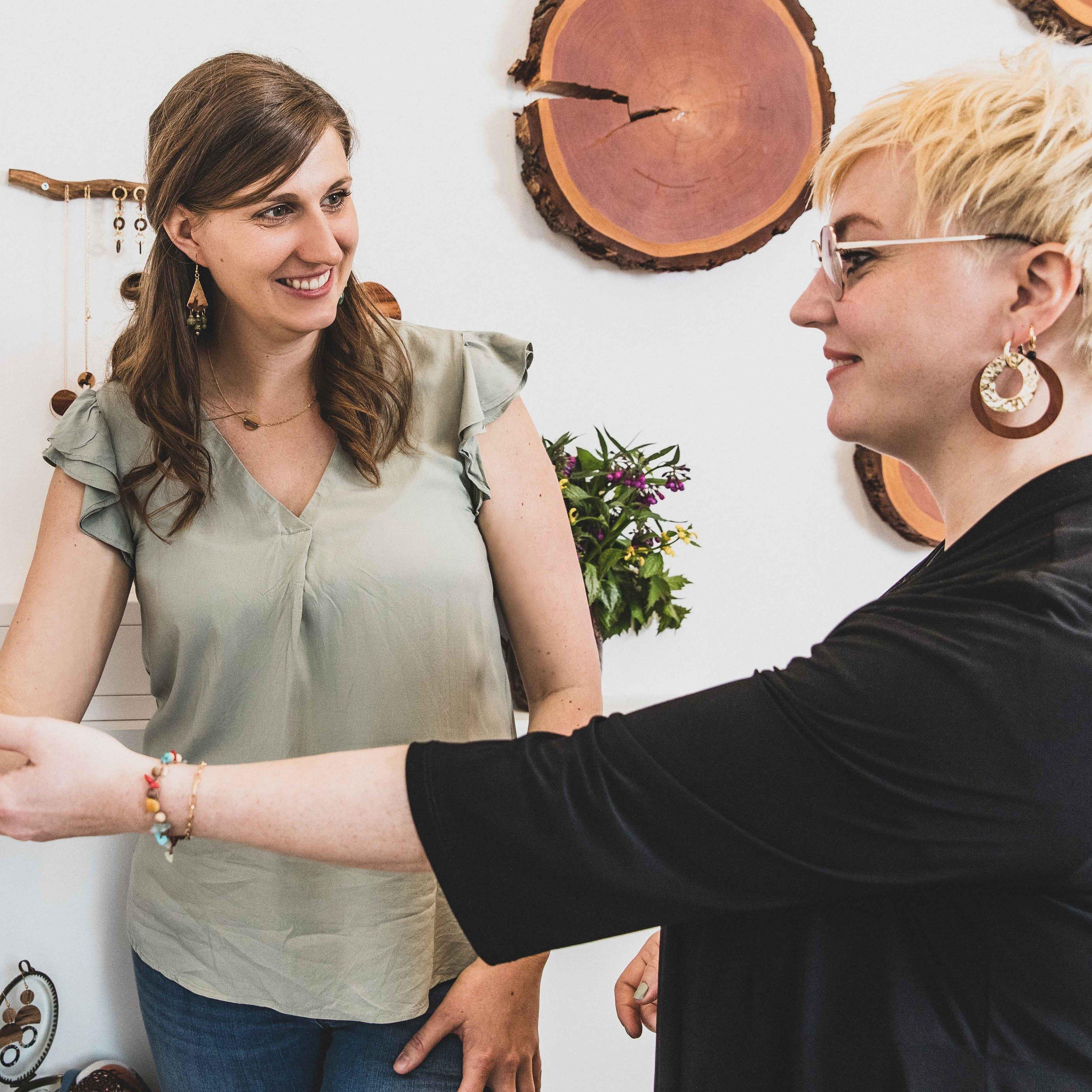 "Meet and create with Sophie" - Holzschmuck Astwerk