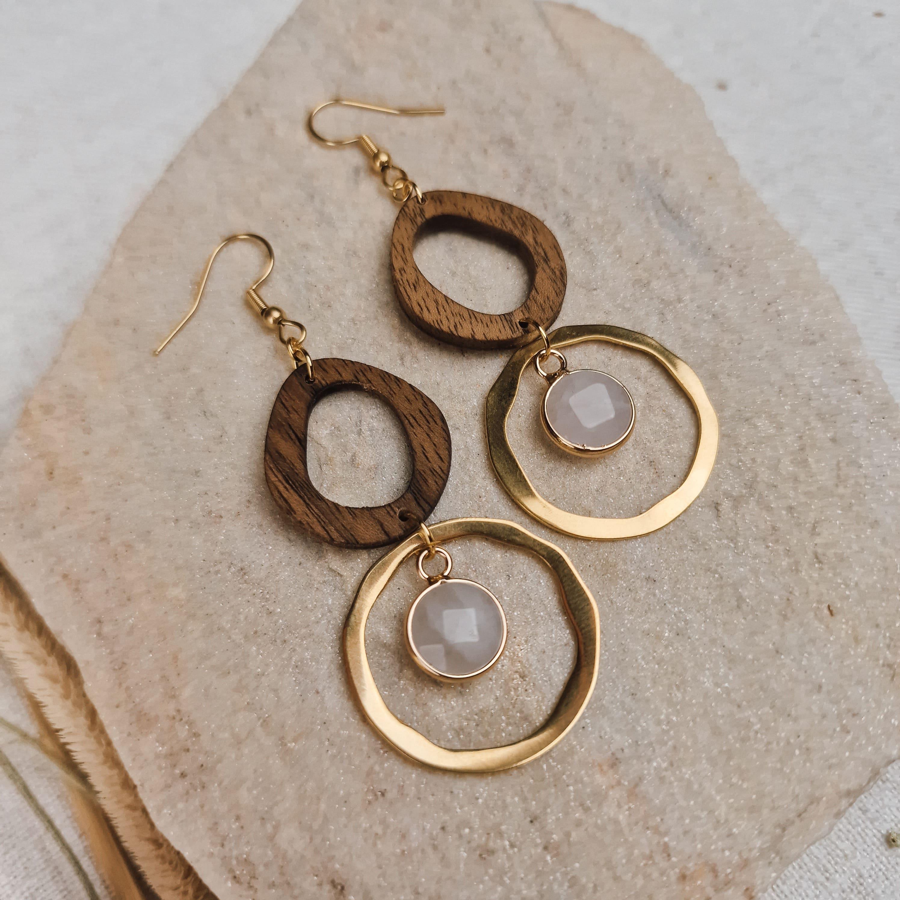 Wood and gold earrings shop