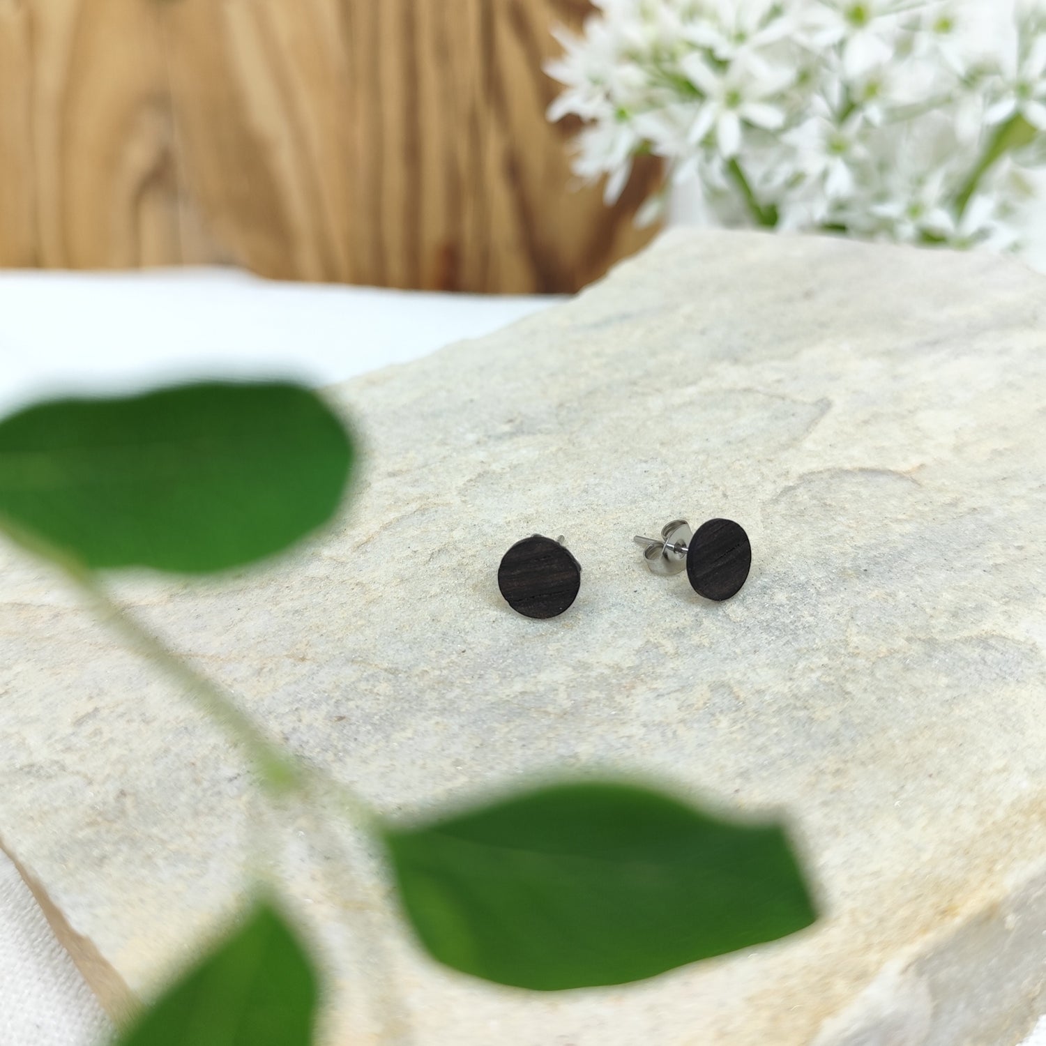 Ear studs "Ebony"