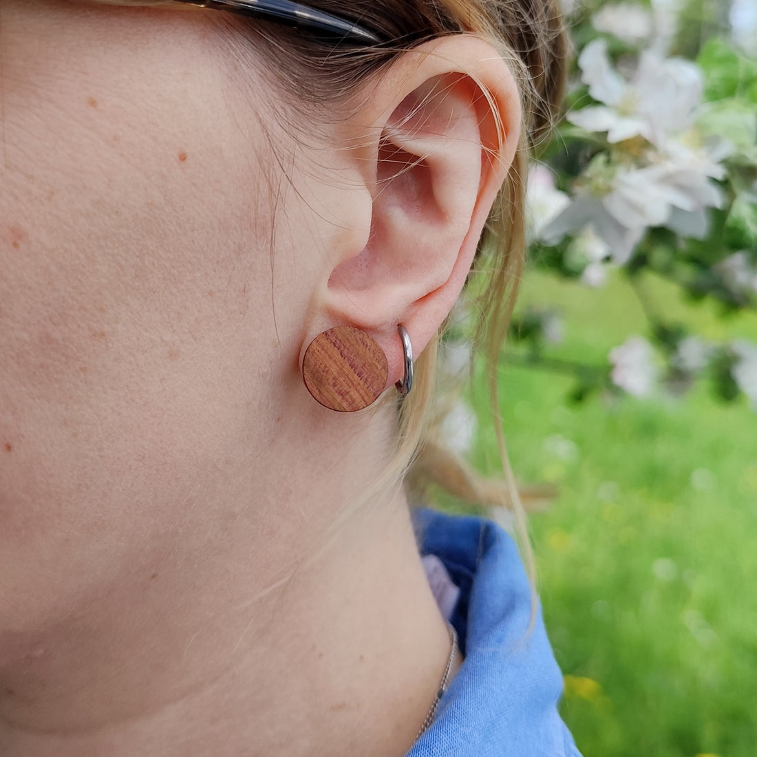 Ear studs "plum wood"
