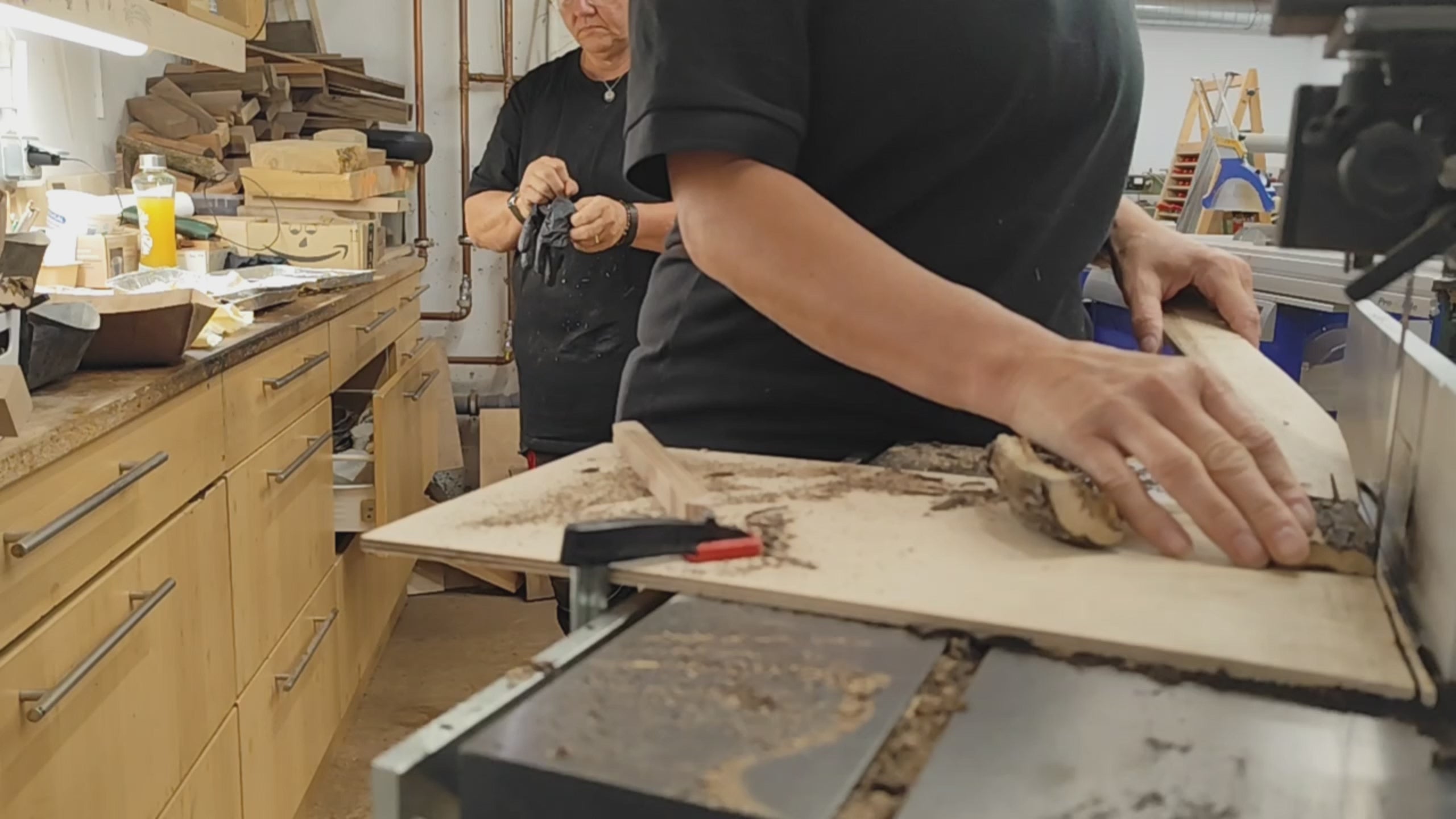 Laden Sie das Video: 