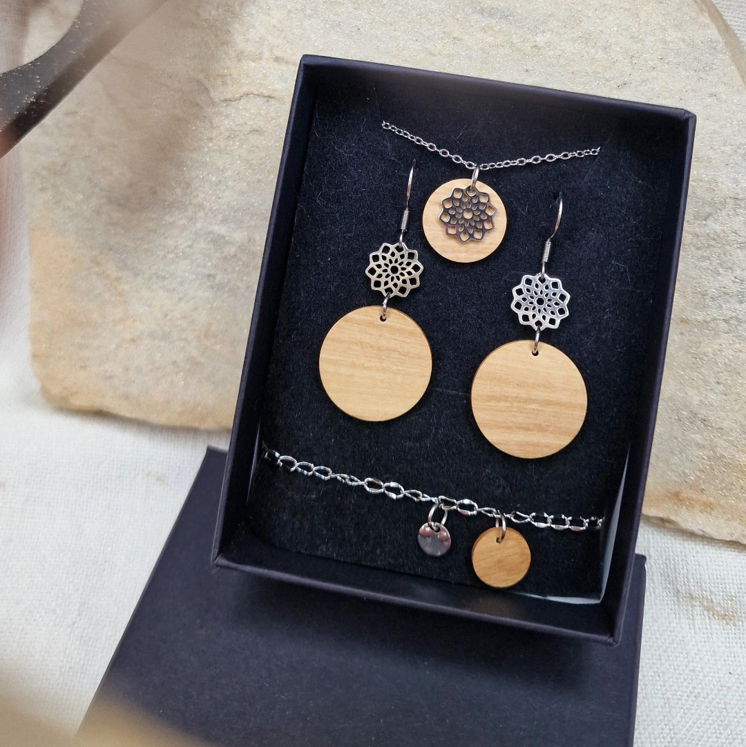Tree of life ornaments hornbeam