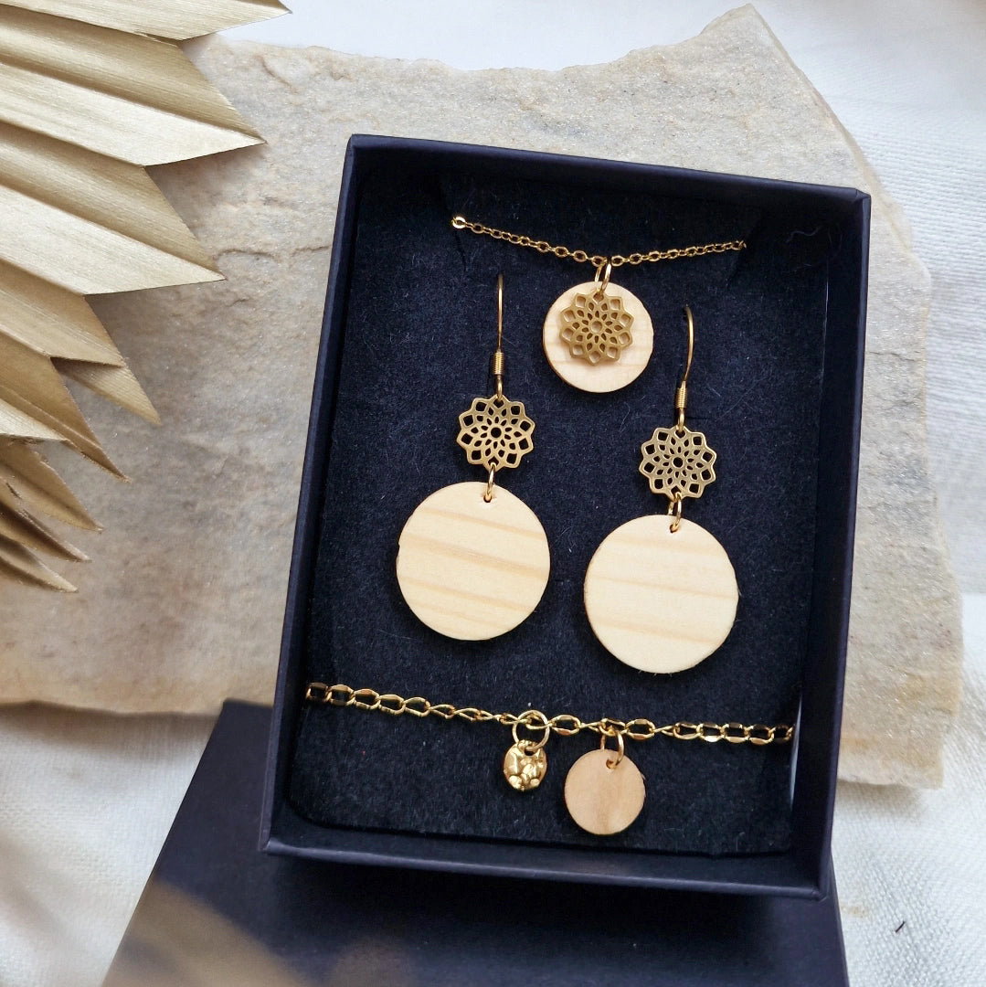 Tree of life ornament pine