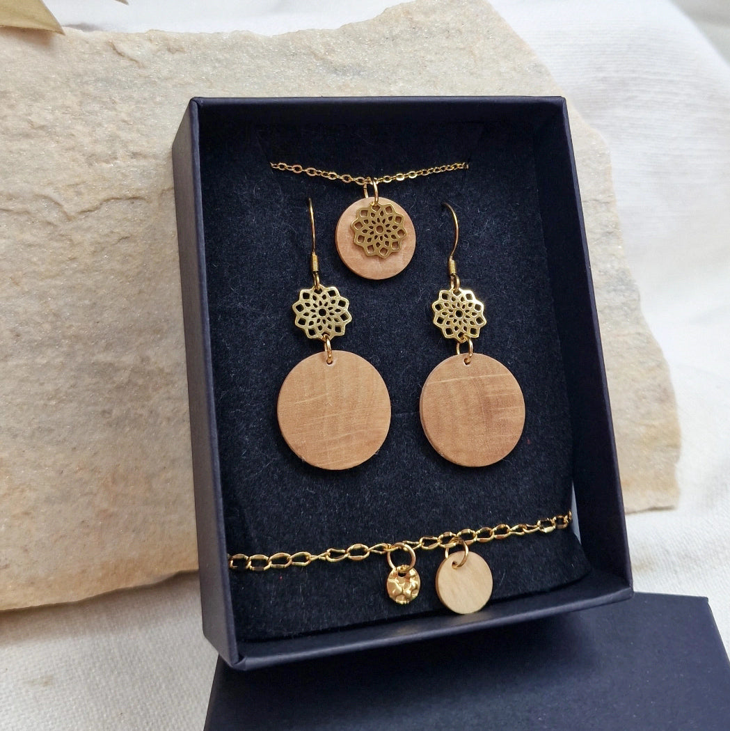Tree of life ornaments hornbeam