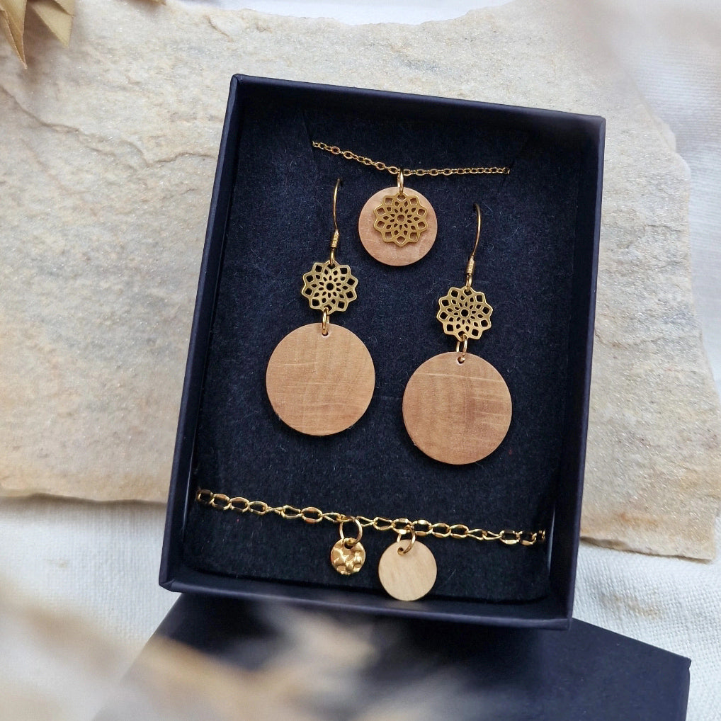 Tree of life ornaments hornbeam