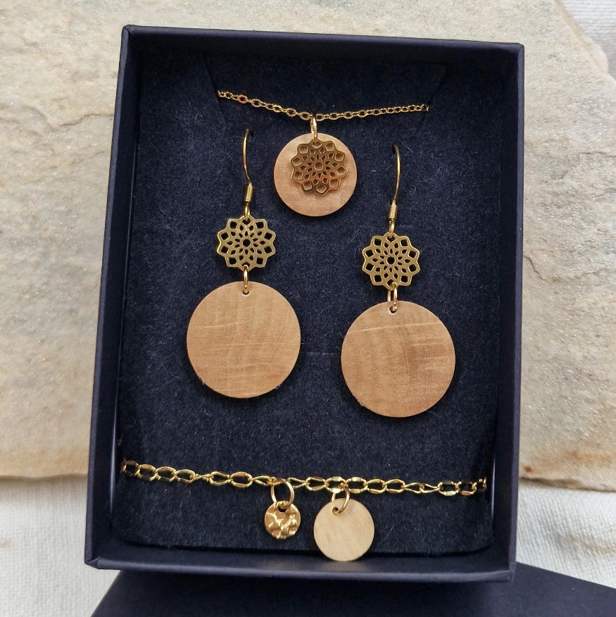 Tree of life ornaments hornbeam