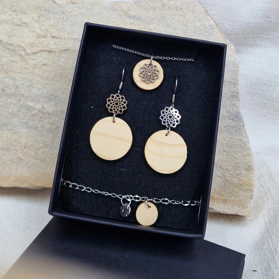 Tree of life ornament pine