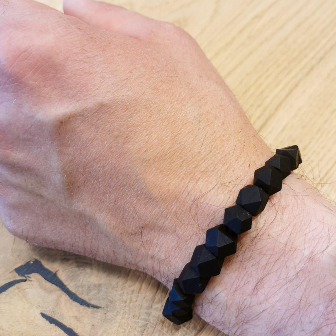Männerarmband &quot;Ebenholzwürfel&quot; - Holzschmuck Astwerk