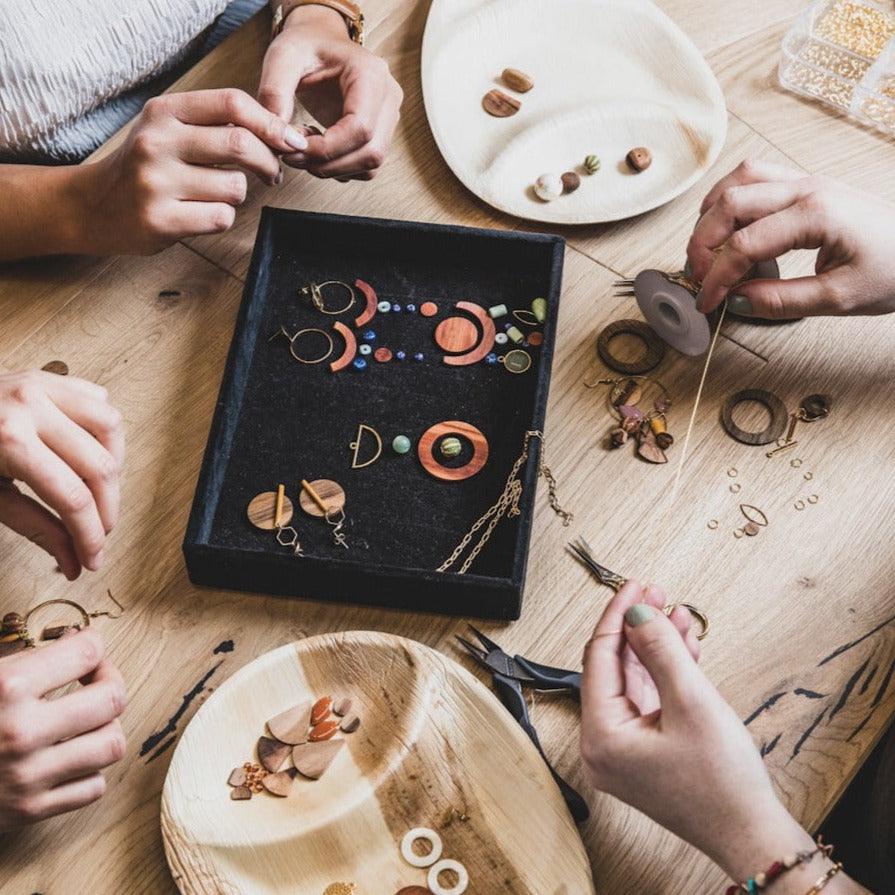 Workshop &quot;Create your own&quot; in Trahütten - Holzschmuck Astwerk